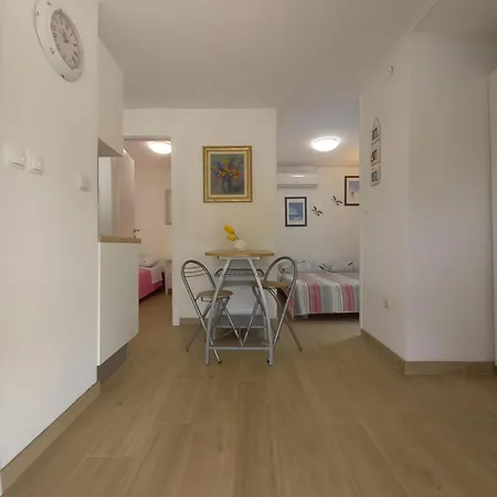 Marina Mala Kuca * Stomorska