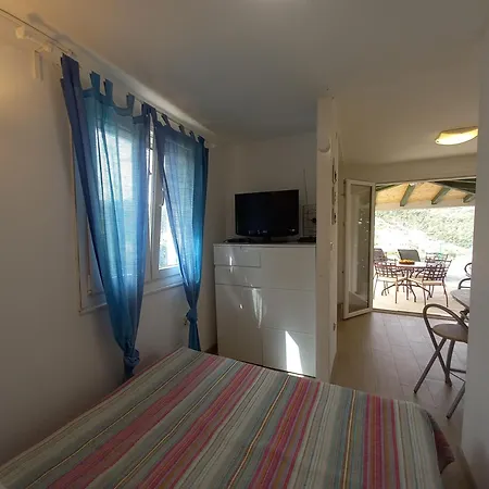 Marina Mala Kuca Stomorska